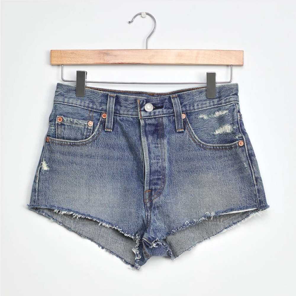 Levi’s Micro Jean Shorts High Waisted Medium Wash
501’s High Rise Short